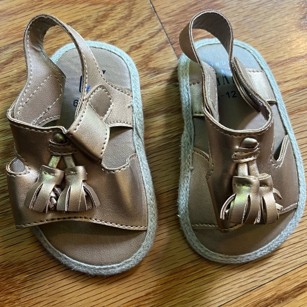 Baby Gap bronze metallic soft sole sandals size 6-12 months